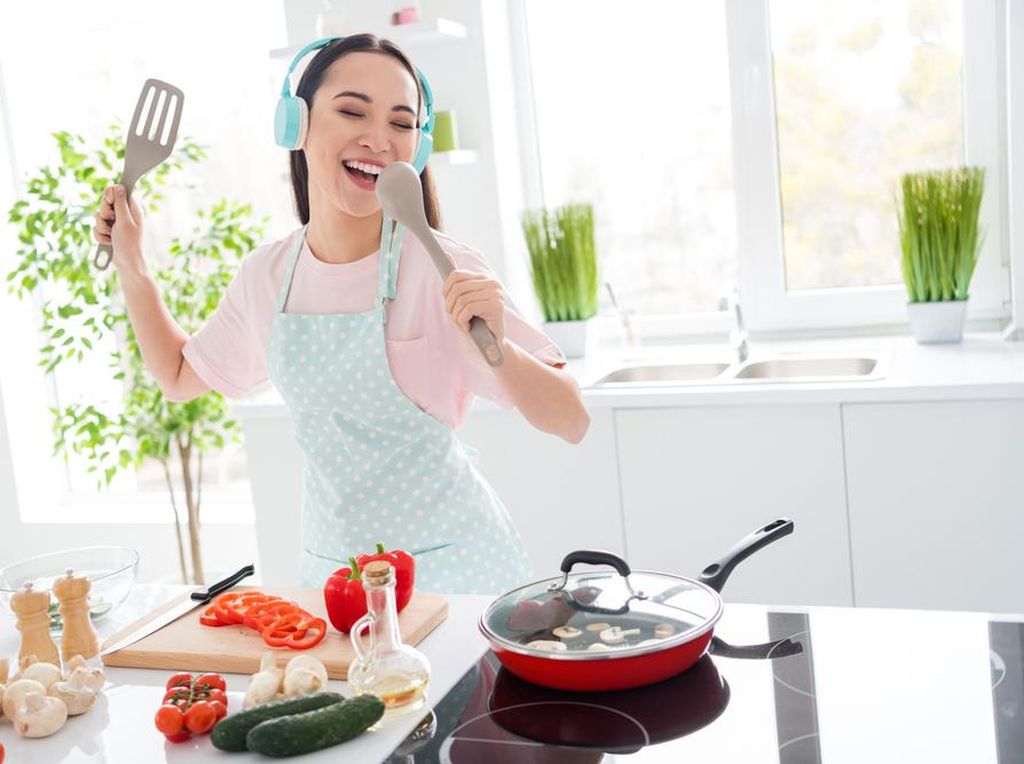 Masak Sedang Jadi Hobi, Apa Saja Sih Keuntungannya? Masak Sedang Jadi Hobi, Apa Saja Sih Keuntungannya?