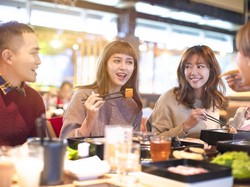 Bolehkah Muslim Makan di Restoran Milik Non Muslim?