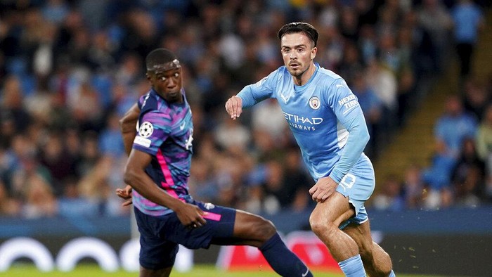 Manchester Citys Jack Grealish, right, and RB Leipzigs Nordi Mukiele battle for the ball during the Champions League Group A soccer match between Manchester City and RB Leipzig at the Etihad Stadium, Manchester, England, Wednesday Sept. 15, 2021. (Zac Goodwin/PA via AP)