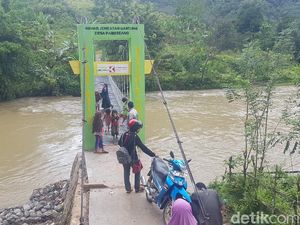 Senangnya Warga Mamasa! Jembatan Gantung yang Dulu Bahaya Kini Jadi Bagus Senangnya Warga Mamasa! Jembatan Gantung yang Dulu Bahaya Kini Jadi Bagus