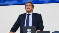Presiden Barcelona, Joan Laporta terbaru menyebut, kami sebenarnya tidak berniat menjualnya. De Jong juga masih mau bertahan di sini, (Getty Images)