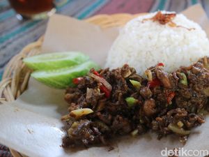 Kena Imbas Pandemi, Pria Ini Jualan Nasi Jeroan Bandeng yang Unik dan Sedap
