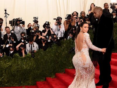 Foto: 8 Transformasi Gaya Kim Kardashian di MET Gala, Elegan Hingga Seksi