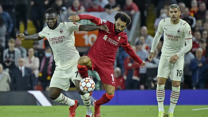 AC Milans Franck Kessie, left, challenges Liverpools Mohamed Salah during the Champions League Group B soccer match between Liverpool and AC Milan at Anfield, in Liverpool, England, Wednesday Sept. 15, 2021. (AP Photo/Rui Vieira)