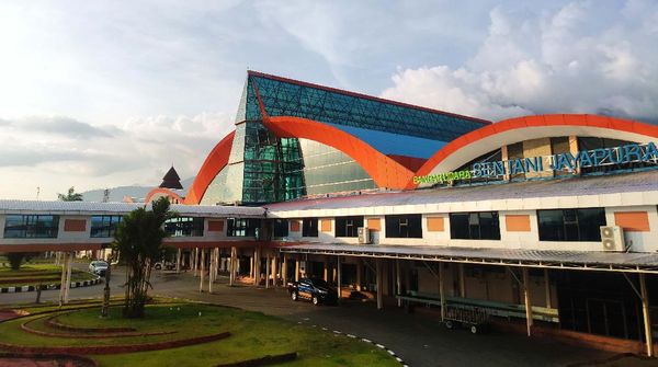 Bikin Pangling! Bandara Sentani Jadi Cantik Banget