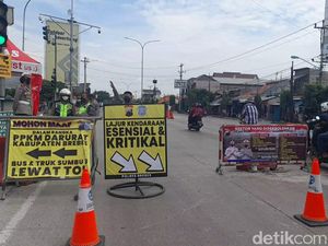 Brebes PPKM Level 4 Lagi, Polisi Perketat Penyekatan Kendaraan