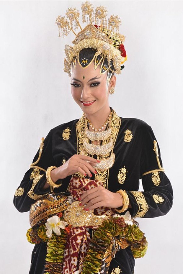 Jenis mahkota pernikahan Paes Ageng yang berasal dari Yogyakarta.