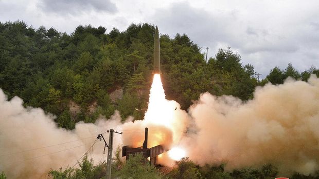 Korea Utara klaim sukses uji coba 'sistem rudal yang dimuat kereta api'. Sistem rudal itu diklaim dirancang untuk menangkal setiap kekuatan yang ancam Korut.