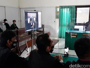 Jalani Sidang Perdana, Nani Takjil Sianida Didakwa Pasal Berlapis Jalani Sidang Perdana, Nani Takjil Sianida Didakwa Pasal Berlapis