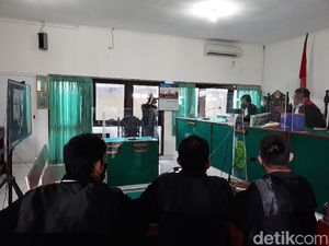 Sidang Nani Takjil Sianida: Terdakwa Hadir Online, Saksi-saksi Offline Sidang Nani Takjil Sianida: Terdakwa Hadir Online, Saksi-saksi Offline