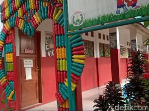Keren! Para Siswa SD di Cianjur Sulap Sampah Plastik Jadi Taman
