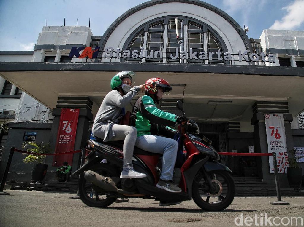 Lebih Dekat dengan Stasiun Jakarta Kota