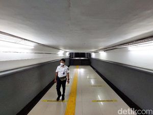 Menilik Nilai Historis Terowongan Antarperon di Stasiun Pasar Senen