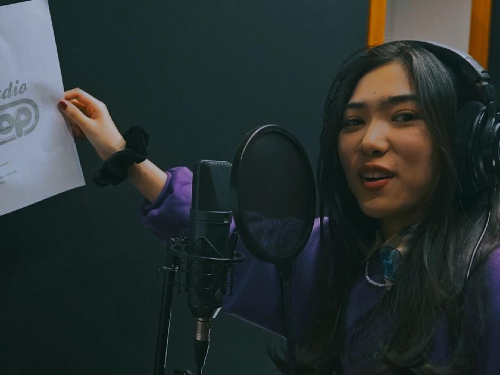 Proses Rekaman Vokal Isyana Sarasvati Isi Lagu Baru untuk Naif