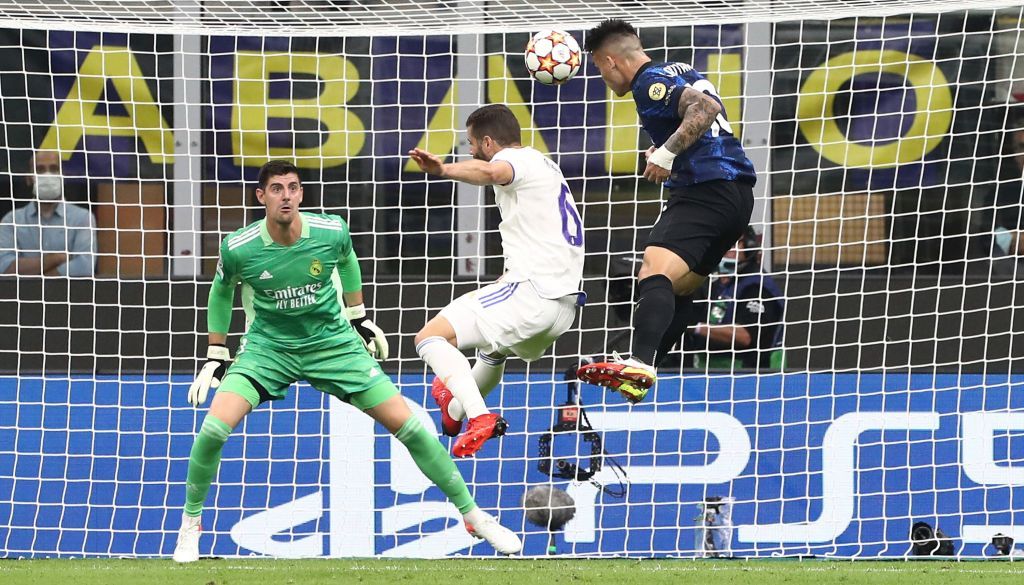 MILAN, ITALY - SEPTEMBER 15: Thibaut Courtois of Real Madrid celebrates his team-mates goal during the UEFA Champions League group D match between Inter and Real Madrid at Giuseppe Meazza Stadium on September 15, 2021 in Milan, Italy. (Photo by Marco Luzzani/Getty Images)
