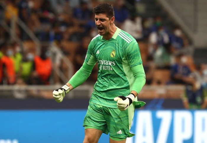 MILAN, ITALY - SEPTEMBER 15: Thibaut Courtois of Real Madrid celebrates his team-mates goal during the UEFA Champions League group D match between Inter and Real Madrid at Giuseppe Meazza Stadium on September 15, 2021 in Milan, Italy. (Photo by Marco Luzzani/Getty Images)