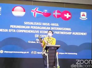 Lepas Sepatu, Jerry Sambuaga Pamer Pakai Produk Lokal di Podium