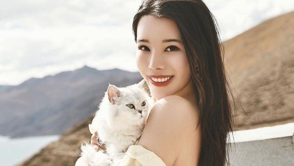 10 Potret Cantik Crazy Rich Asia yang Jadi Donatur Terbesar Met Gala