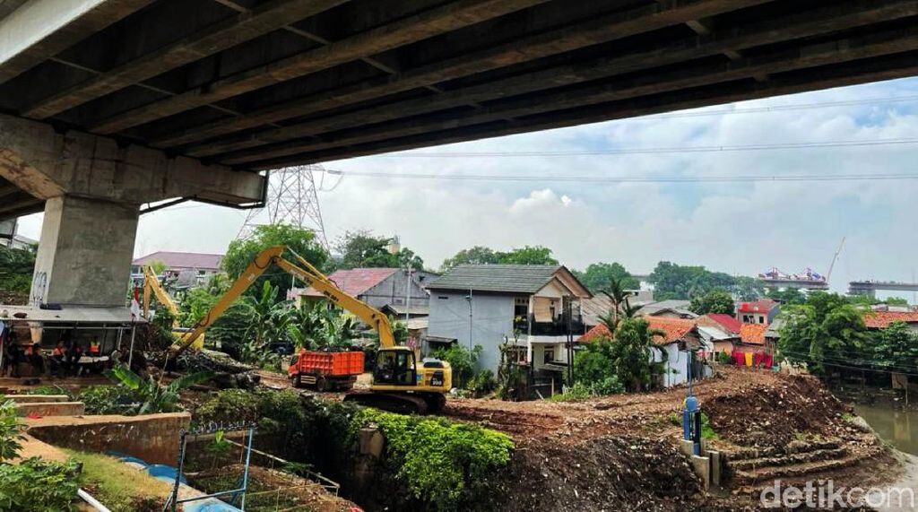 Antisipasi Banjir, Sungai di Cipinang Melayu Terus Dikeruk Antisipasi Banjir, Sungai di Cipinang Melayu Terus Dikeruk