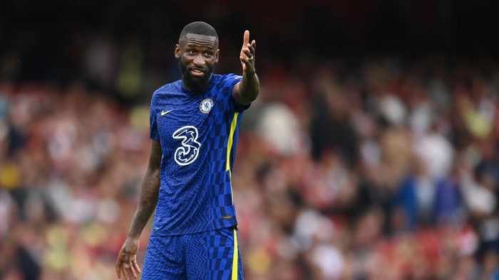 LONDON, ENGLAND - AUGUST 22: Antonio Rudiger of Chelsea in action during the Premier League match between Arsenal  and  Chelsea at Emirates Stadium on August 22, 2021 in London, England. (Photo by Michael Regan/Getty Images)