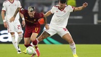 Skuad besutan Jose Mourinho itu sempat kerepotan menghadapi pressing Sofia di babak pertama.