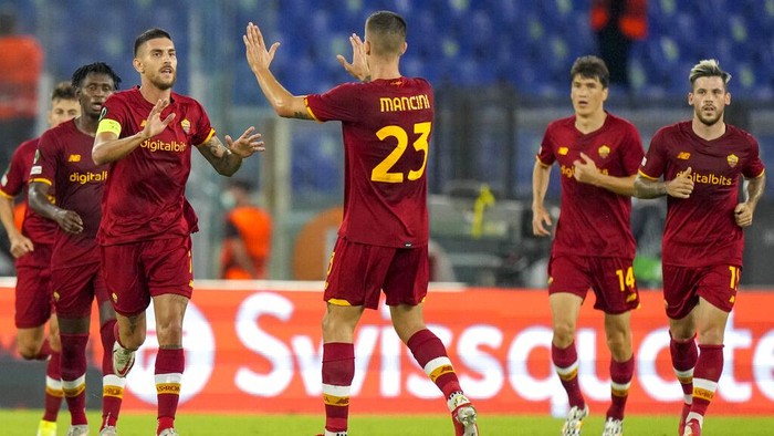 Romas head coach Jose Mourinho calls out to his players during a group C Europa Conference League soccer match between Roma and CSKA Sofia, at Romes Olympic Stadium, Thursday, Sept. 16, 2021. (AP Photo/Andrew Medichini)