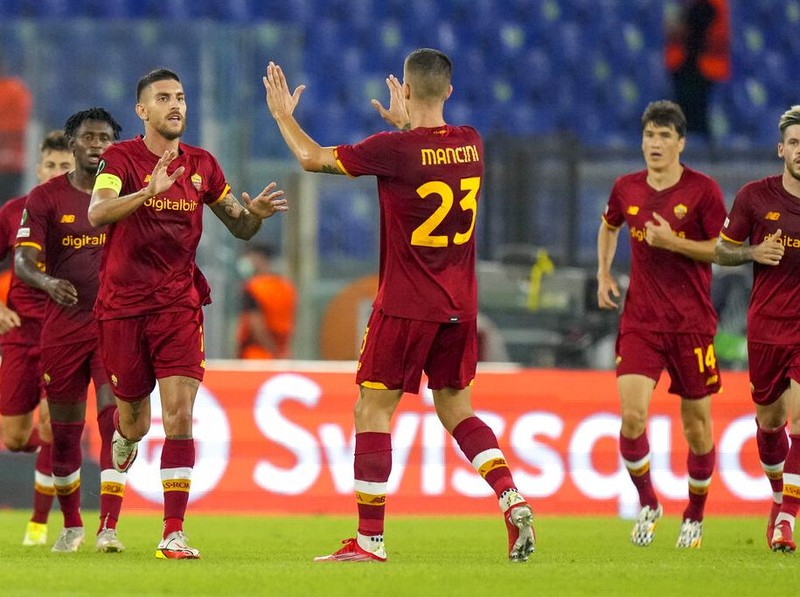 Roma's head coach Jose Mourinho calls out to his players during a group C Europa Conference League soccer match between Roma and CSKA Sofia, at Rome's Olympic Stadium, Thursday, Sept. 16, 2021. (AP Photo/Andrew Medichini)