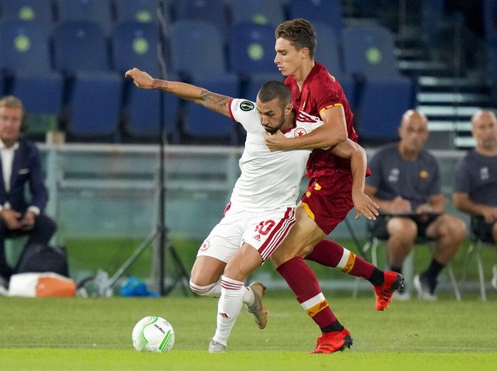 Roma's head coach Jose Mourinho calls out to his players during a group C Europa Conference League soccer match between Roma and CSKA Sofia, at Rome's Olympic Stadium, Thursday, Sept. 16, 2021. (AP Photo/Andrew Medichini)