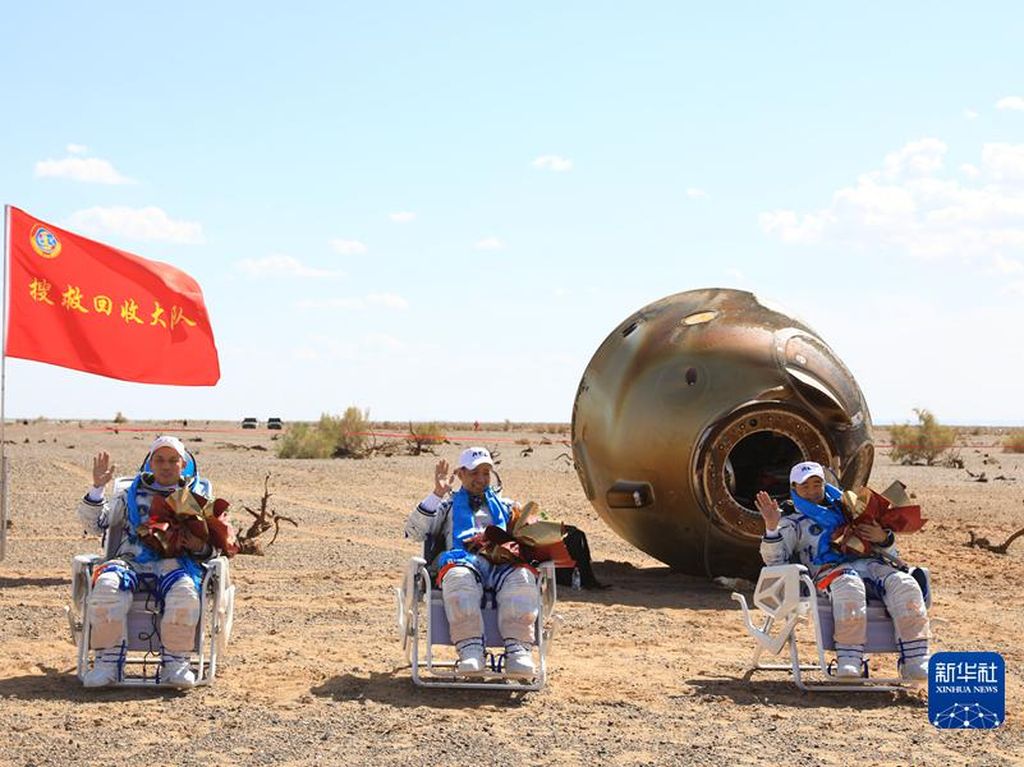 3 Astronaut China Pulang ke Bumi Setelah 90 Hari di Luar Angkasa
