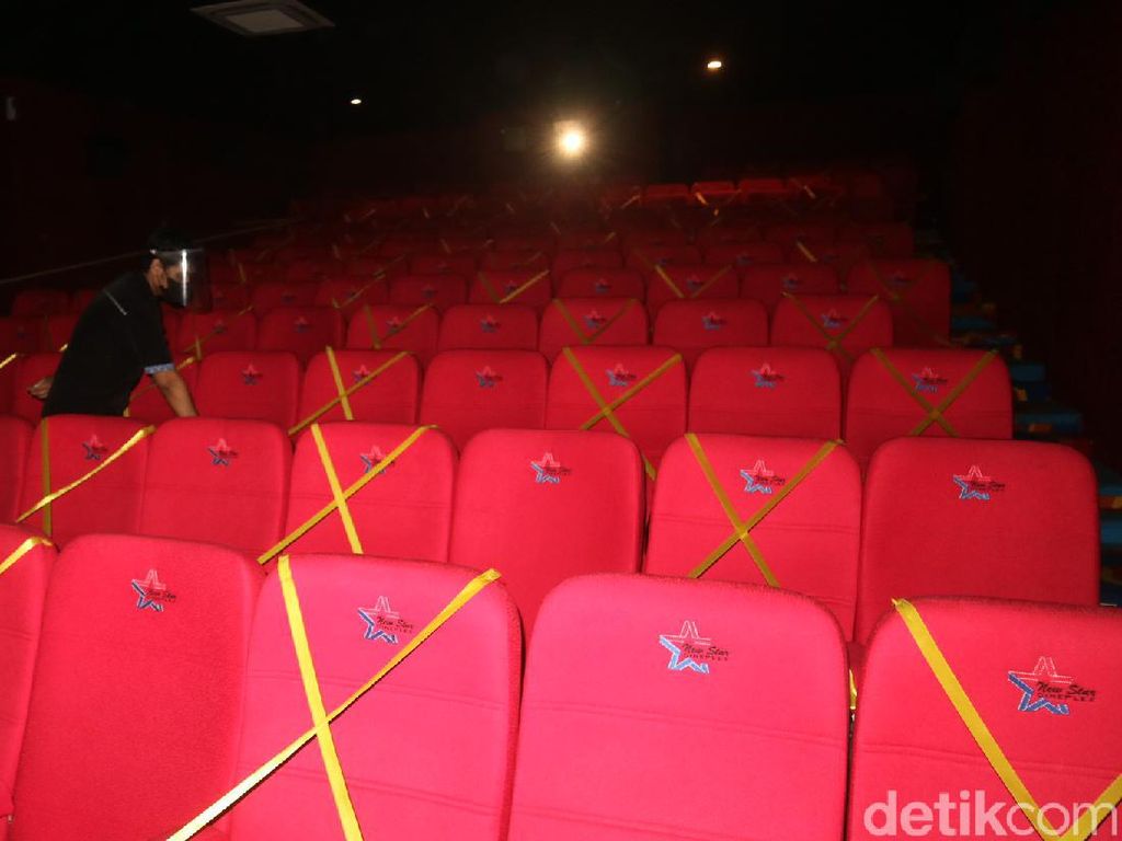 Update PPKM: Kapasitas Bioskop Ditambah, Anak-anak Boleh Masuk!