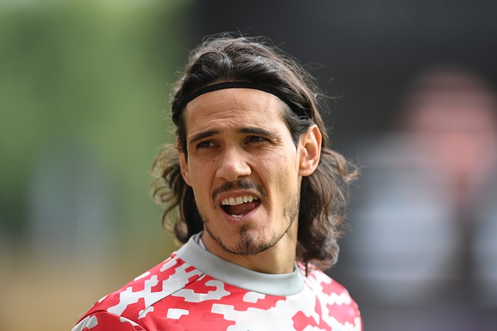 WOLVERHAMPTON, ENGLAND - AUGUST 29: Edinson Cavani of Manchester United looks on ahead of the Premier League match between Wolverhampton Wanderers  and  Manchester United at Molineux on August 29, 2021 in Wolverhampton, England. (Photo by Michael Regan/Getty Images)
