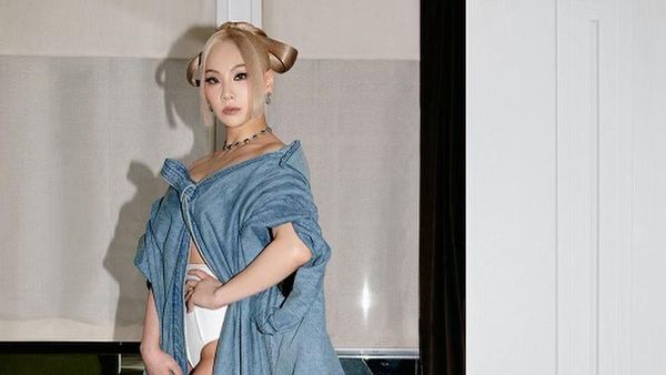 8 Detail Gaya CL di Met Gala 2021, Gaya Underwear Malah Dikira Pakai Popok