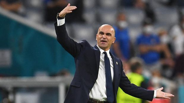 Belgium's Spanish coach Roberto Martinez reacts on the touchline during the UEFA EURO 2020 quarter-final football match between Belgium and Italy at the Allianz Arena in Munich on July 2, 2021. (Photo by ANDREAS GEBERT / POOL / AFP)