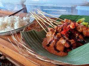 Bikin Ketagihan! Sate Jando Ibu Dewi Cuma Ada di Hari Minggu