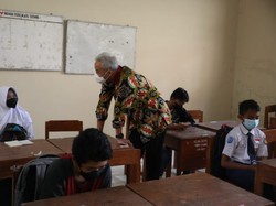 Siswi SMP Menangis Dapat Laptop dari Ganjar, Gara-gara Jawab Pertanyaan Ini