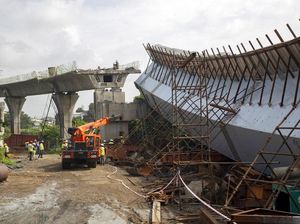 Jalan Layang di India Ambruk, Puluhan Pekerja Jadi Korban