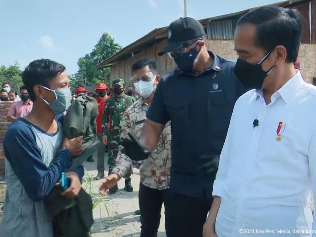 Cerita Warga Deli Serdang Diberi Jaket Oleh Jokowi