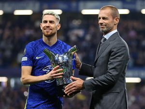 Jorginho Sumpal Mulut Rio Ferdinand dengan Gelar Pemain Terbaik Jorginho Sumpal Mulut Rio Ferdinand dengan Gelar Pemain Terbaik