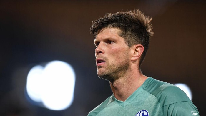 BIELEFELD, GERMANY - APRIL 20: Klaas Jan Huntelaar of Schalke looks on after the Bundesliga match between DSC Arminia Bielefeld and FC Schalke 04 at Schueco Arena on April 20, 2021 in Bielefeld, Germany. (Photo by Frederic Scheidemann/Getty Images)