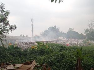 Agar Tak Ada Bakar Sampah Pondok Betung, Warga Minta Pengangkutan Dinas LH Agar Tak Ada Bakar Sampah Pondok Betung, Warga Minta Pengangkutan Dinas LH