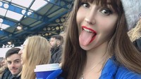 Sejak masa sebelum pandemi, Maria Liman sering datang langsung ke Stamford Bridge (Instagram)