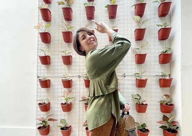 Memang hobi berkebun, Tya Ariestya koleksi tanaman hias hingga sulap pekarangan rumah jadi taman/Foto: instagram.com/tya_ariestya