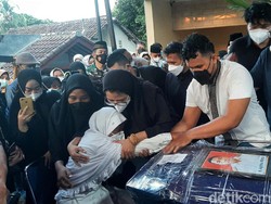 Jabar Hari Ini: Keluarga Sambut Jenazah Pilot Rimbun Air-Sembako Isi Daging Busuk