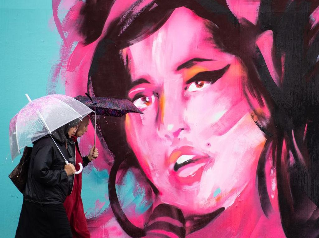 Mural Pink Sang Legendaris Amy Winehouse
