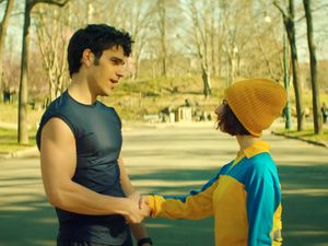 Out of My League: Kisah Penguntit Penderita Mucoviscidosis