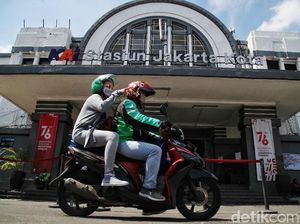 Yuk! Jelajahi Tempat Wisata Dekat Stasiun Commuter Line Yuk! Jelajahi Tempat Wisata Dekat Stasiun Commuter Line