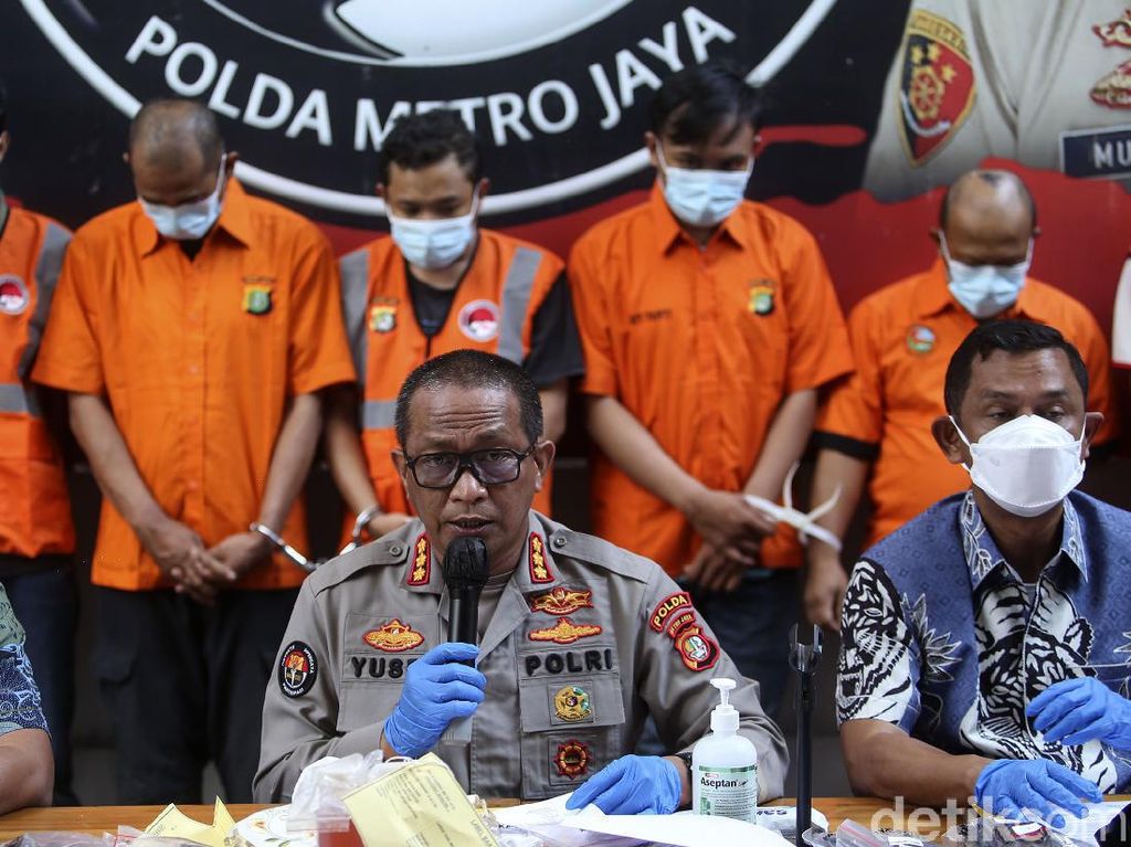Polisi Ringkus 10 Pelaku Jaringan Narkoba Polisi Ringkus 10 Pelaku Jaringan Narkoba
