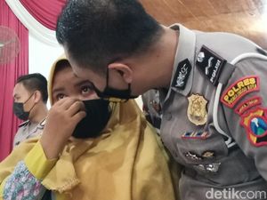 Tangis Haru Pengangkatan Anak Asuh dari Yatim Piatu Kota Probolinggo