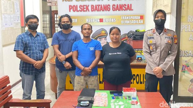 Polsek Batang Gansal ungkap kasus pasangan kumpul kebo menjadi pengedar sabu (dok Istimewa)