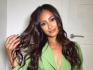 Foto: Bintang Reality Show Seksi Balik ke Pekerjaan Awal Jadi Petugas Covid